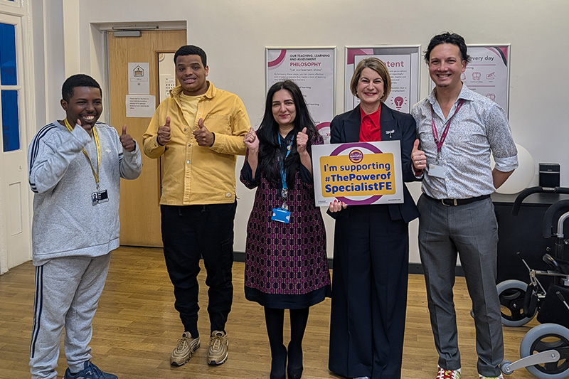 Helen Hayes MP visit to Nido Volans Lambeth centre